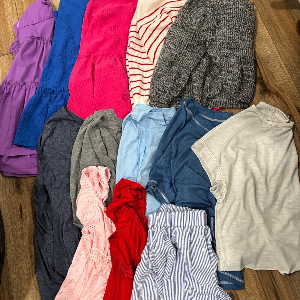 13 Like New SHEIN Clothing Pieces